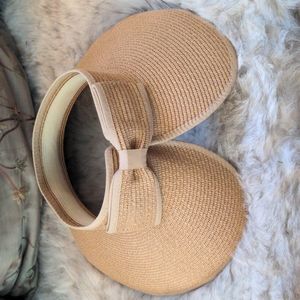 Straw summer hat with open top rolls up to pack